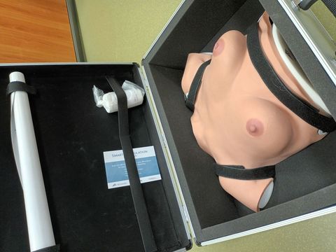Prêt d'un buste d'autopalpation mammaire aux professionnels de santé formés